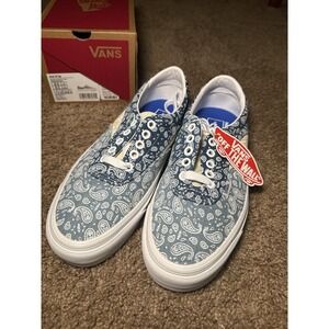 New in Box VANS Bandana Paisley Blue & White Canvas Sneakers Women's size 9.5